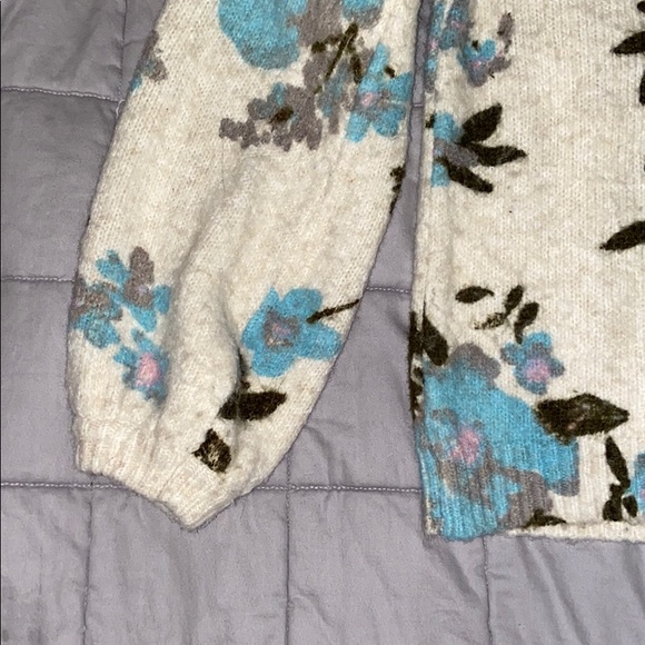 Sweater - Picture 4 of 5